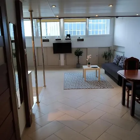 Amber Penthouse *